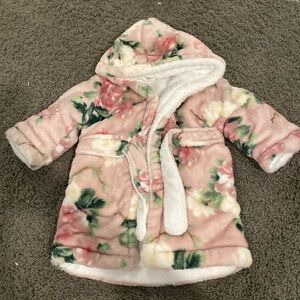 ♦️5 for $15♦️ 6-12 months fleece floral baby bathrobe